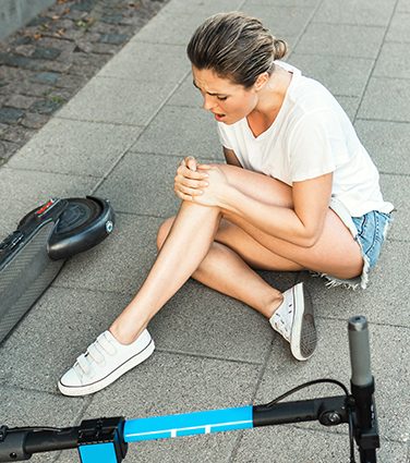 Jeune femme victime d’un accident de trottinette. Léo Ciochetti, avocat, Paris.