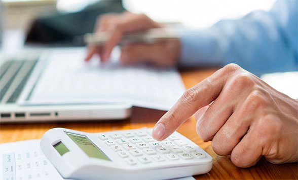 Avocat calculant les indemnisations en cas d’accident de deux-roues. Léo Ciochetti, avocat, Paris.